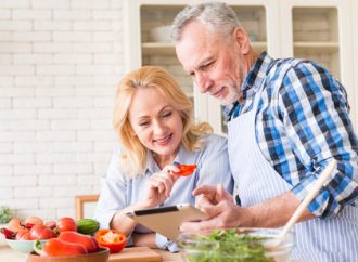 Trik Memasak Lezat dan Sehat untuk Lansia