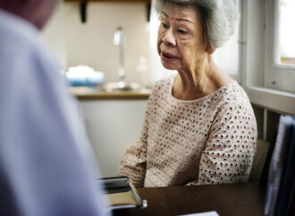 CEGAH KONFLIK KELUARGA DALAM MERAWAT LANSIA