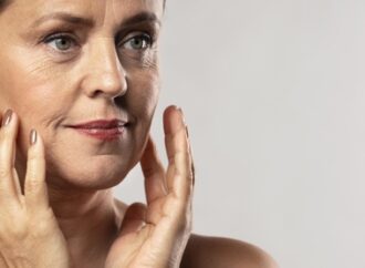 MASKER ALAMI UNTUK MENJAGA KELEMBABABAN KULIT LANSIA