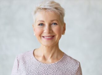 MEMILIH PEWARNA RAMBUT UNTUK LANSIA