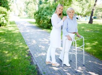 DO N DON’T’S PENGGUNAAN WALKER PADA LANSIA