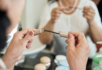 RIASAN MATA UNTUK LANSIA