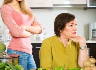 4 PENYEBAB LANSIA SERING MARAH-MARAH