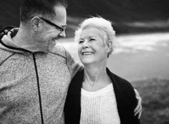 TIP PERNIKAHAN BAHAGIA DI USIA 60 PLUS