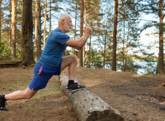 SENAM KAKI UNTUK KURANGI PEMBENGKAKAN PADA LANSIA