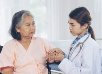 8 PERAWATAN KAKI UNTUK LANSIA