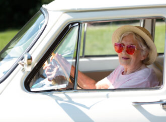 5 TANDA LANSIA HARUS BERHENTI MENGEMUDI