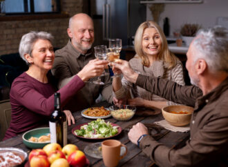 5 HAL TENTANG MAKAN MALAM PADA USIA LANJUT