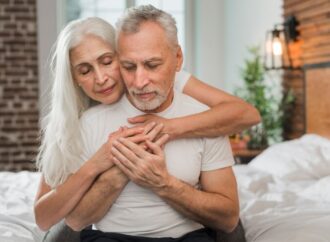 MANFAAT HUBUNGAN SEKS SETELAH USIA 60