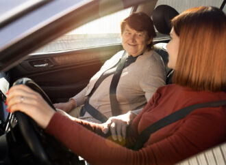 8 TANDA LANSIA TIDAK BOLEH MENGEMUDI LAGI