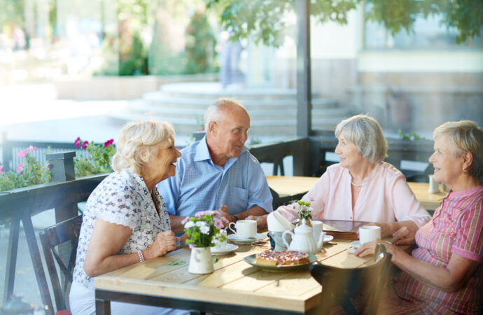 5 TIP MAKAN DI LUAR LANSIA PENDERITA DEMENSIA