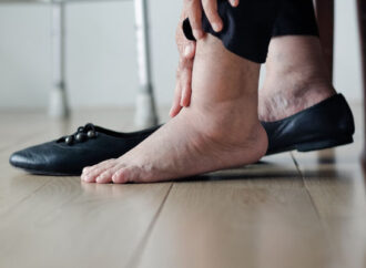 SENAM MENGURANGI BENGKAK PERGELANGAN KAKI