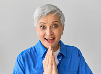 PERAWATAN MATA BERKILAU UNTUK LANSIA