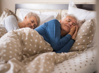 MEMILIH KASUR YANG TEPAT UNTUK LANSIA