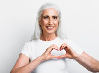 WANITA DI ATAS 50 TAHUN AGAR MEMPERHATIKAN KESEHATAN JANTUNGNYA, KETAHUI FAKTOR RISIKONYA DAN BAGAIMANA MENGATASINYA