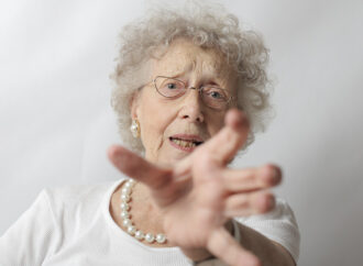 KETIKA LANSIA DEMENSIA MENJADI AGRESIF