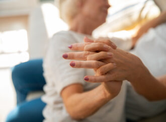 WARNA CAT KUKU UNTUK USIA DI ATAS 60 AN