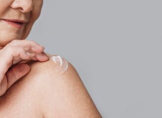 TIPS MERAWAT KULIT DI USIA 60-AN DAN 70-AN