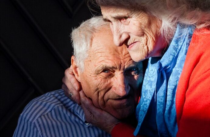 USIA 70-AN: Kepekaan Sentuhan Menurun, Tetapi Hanya Terjadi pada Bagian Kulit yang Tidak Berbulu