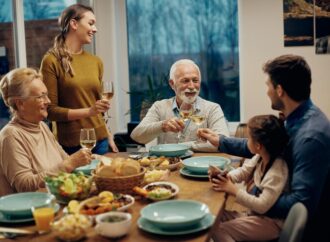 9 Cara MEMBUAT LANSIA MAU MAKAN