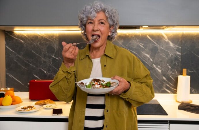 Cara Lain MENINGKATKAN NAFSU MAKAN pada Lansia