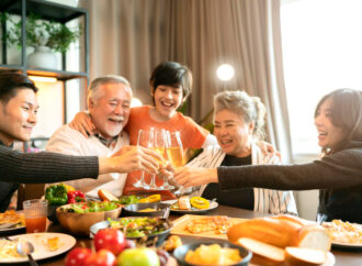 MANFAAT MAKAN BERSAMA BAGI LANSIA