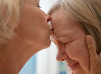 6 Juli – Hari Ciuman Internasional: BERI CIUMAN TULUS KEPADA ORANG TERKASIH