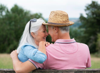 KEINTIMAN DI USIA SENJA: Bukan Sekadar Soal Seks, tapi Soal Kedekatan Hati