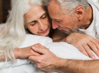 SEKS SETELAH USIA 50: Antara Tabu dan Kesehatan yang Terancam