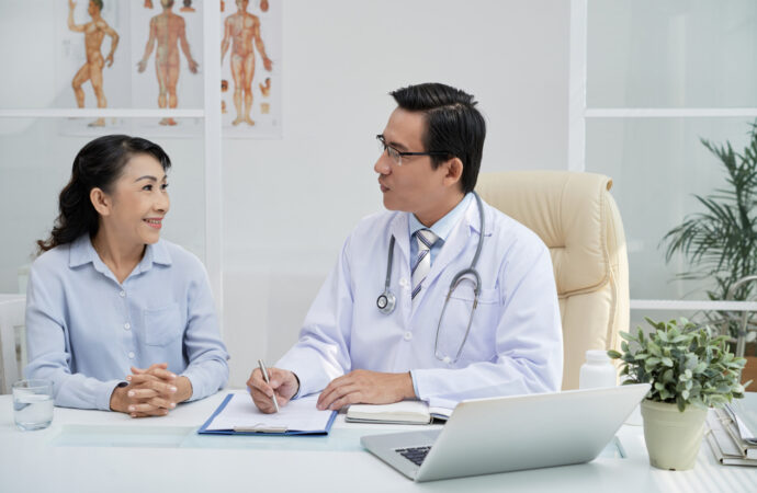 HIDUP LEBIH BAIK DENGAN PENYAKIT KRONIS: 4 Cara untuk Lansia