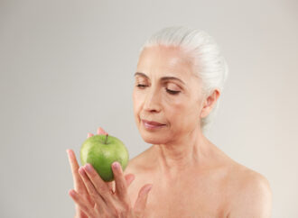 4 CARA APEL MEMBUAT KULIT TERLIHAT AWET MUDA