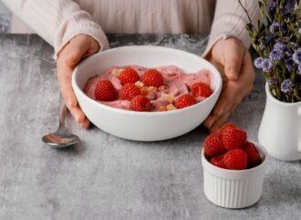 11 Makanan Sehat yang Sebaiknya Dikonsumsi Setiap Hari oleh Usia 55+